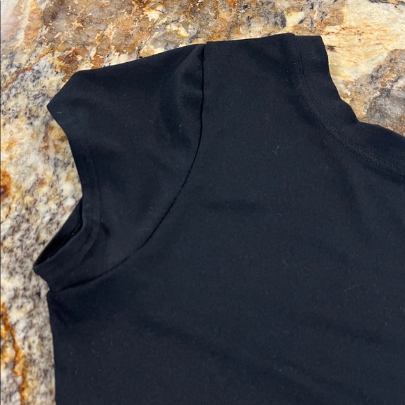 Bombshell crop top size medium (could fit a small well) - Picture 4 of 6